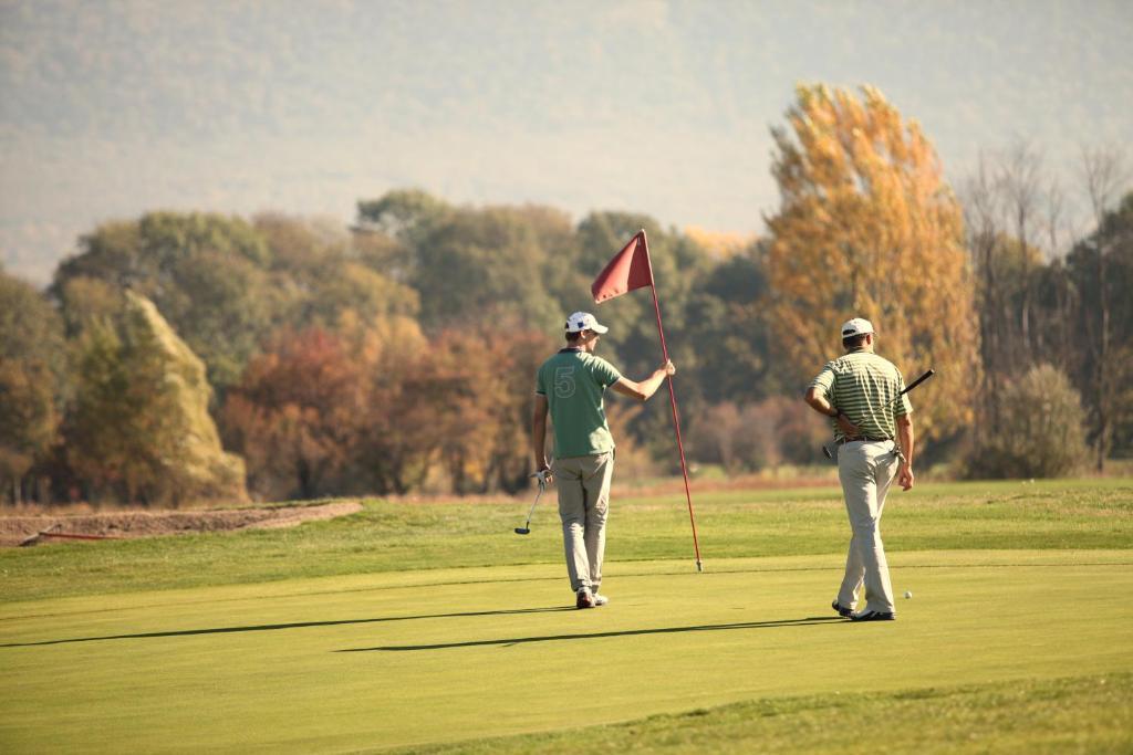 Old Lake Golf Hotel Tata Zewnętrze zdjęcie