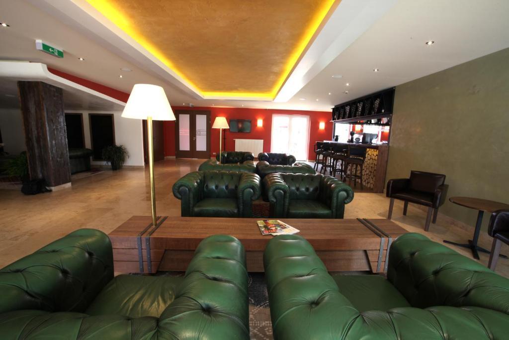 Old Lake Golf Hotel Tata Zewnętrze zdjęcie